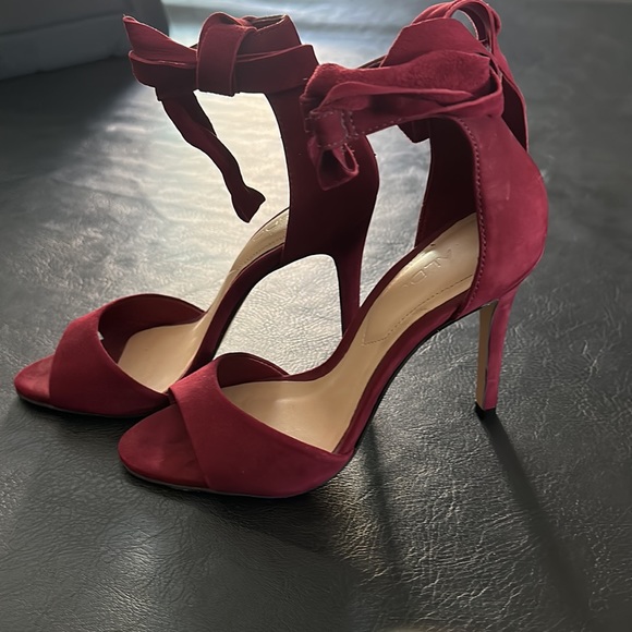 Burgundy/plum open toe heels - Picture 1 of 5